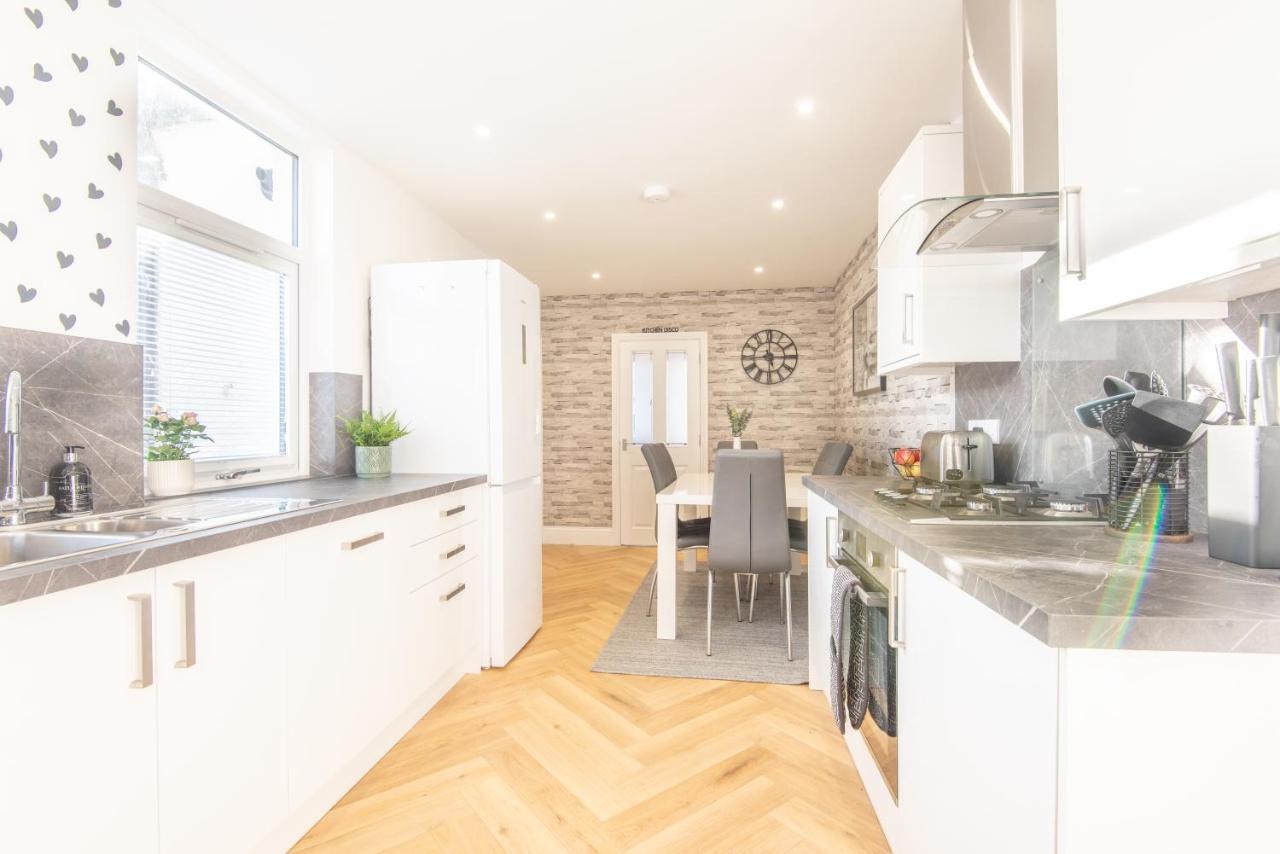 Bright, Fresh, Renovated 3 Bedroom Apartment In The Heart Of Montrose Angus Exteriör bild