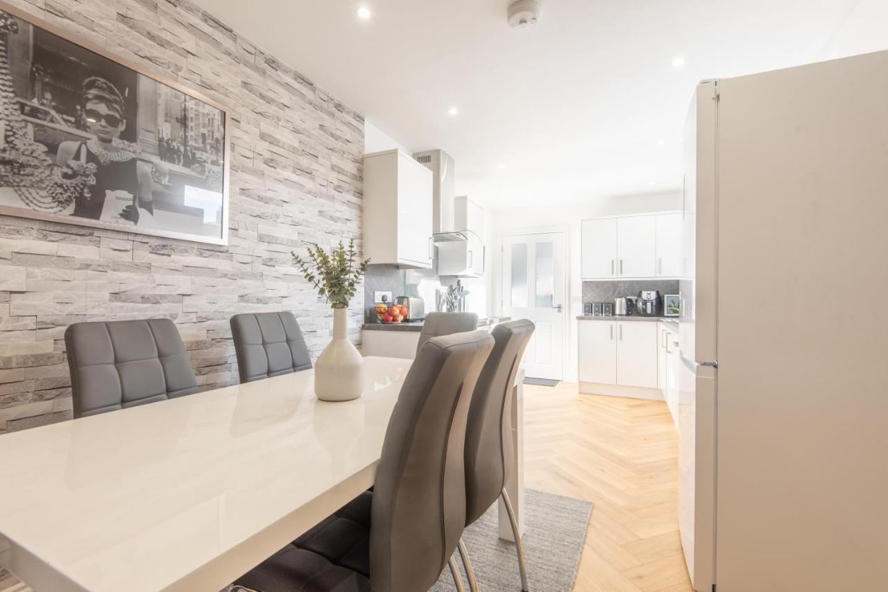 Bright, Fresh, Renovated 3 Bedroom Apartment In The Heart Of Montrose Angus Exteriör bild