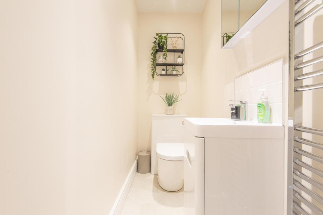 Bright, Fresh, Renovated 3 Bedroom Apartment In The Heart Of Montrose Angus Exteriör bild
