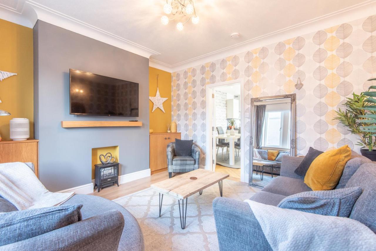 Bright, Fresh, Renovated 3 Bedroom Apartment In The Heart Of Montrose Angus Exteriör bild