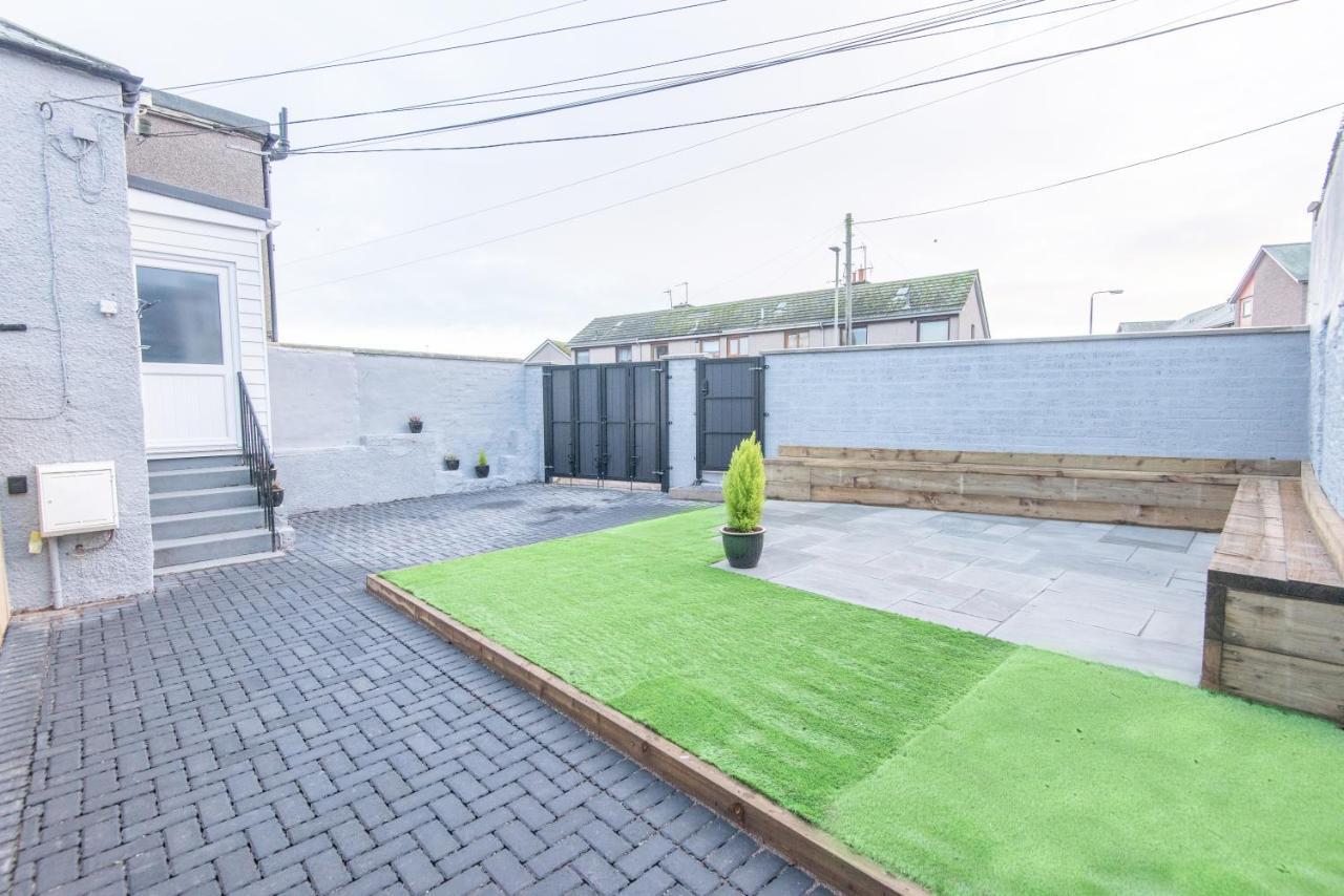 Bright, Fresh, Renovated 3 Bedroom Apartment In The Heart Of Montrose Angus Exteriör bild