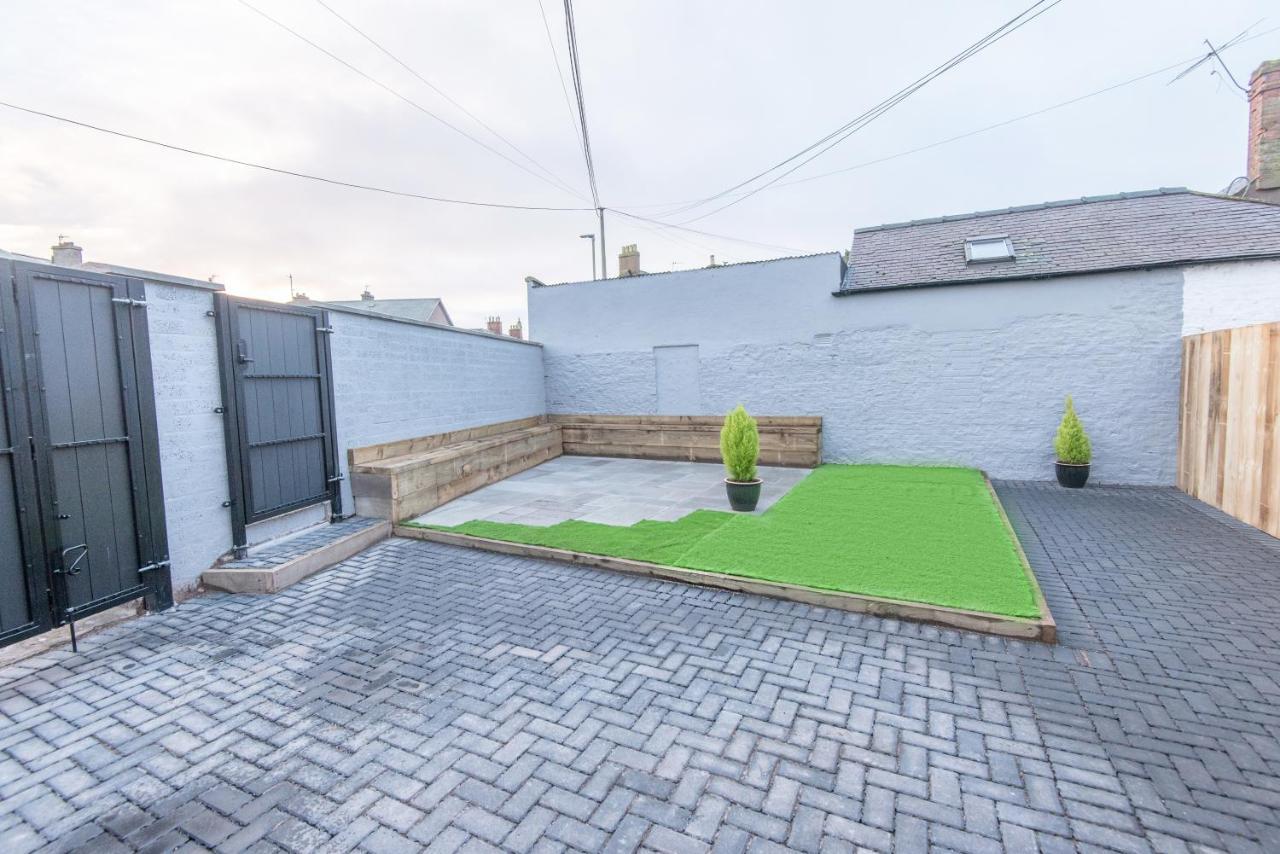 Bright, Fresh, Renovated 3 Bedroom Apartment In The Heart Of Montrose Angus Exteriör bild
