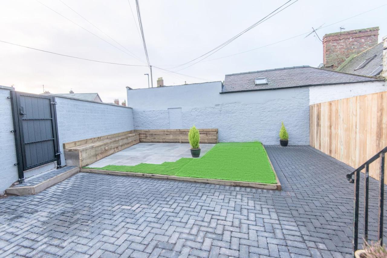 Bright, Fresh, Renovated 3 Bedroom Apartment In The Heart Of Montrose Angus Exteriör bild