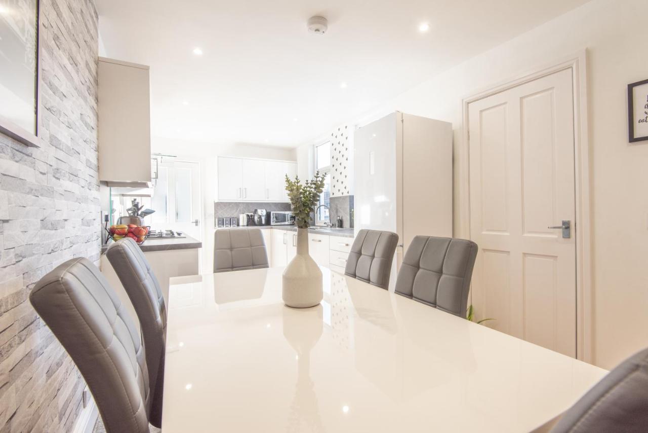 Bright, Fresh, Renovated 3 Bedroom Apartment In The Heart Of Montrose Angus Exteriör bild